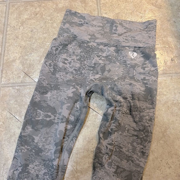 Womens best Grey camo leggings - Picture 2 of 3